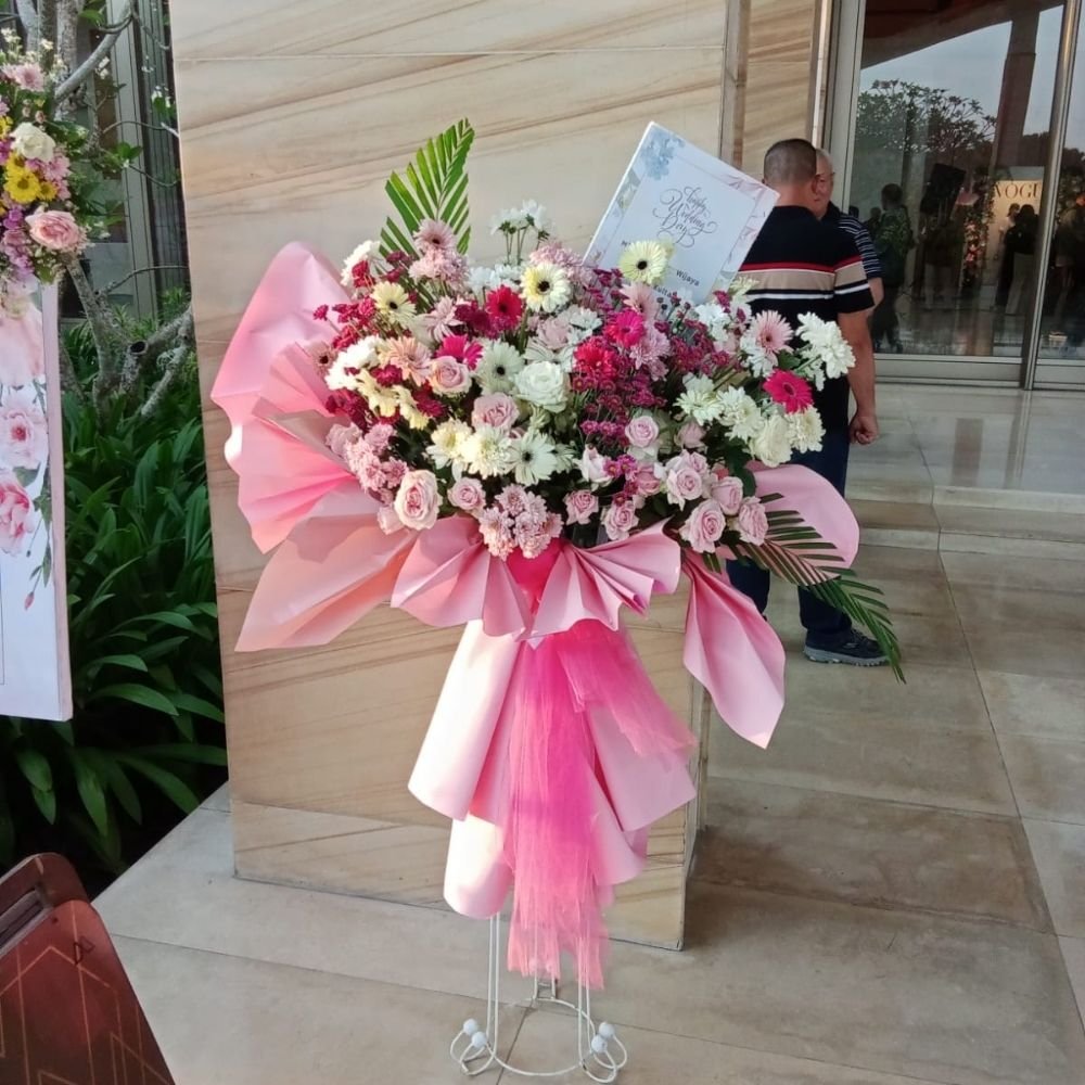 Pinky Standing Flower With Pink Wrapping