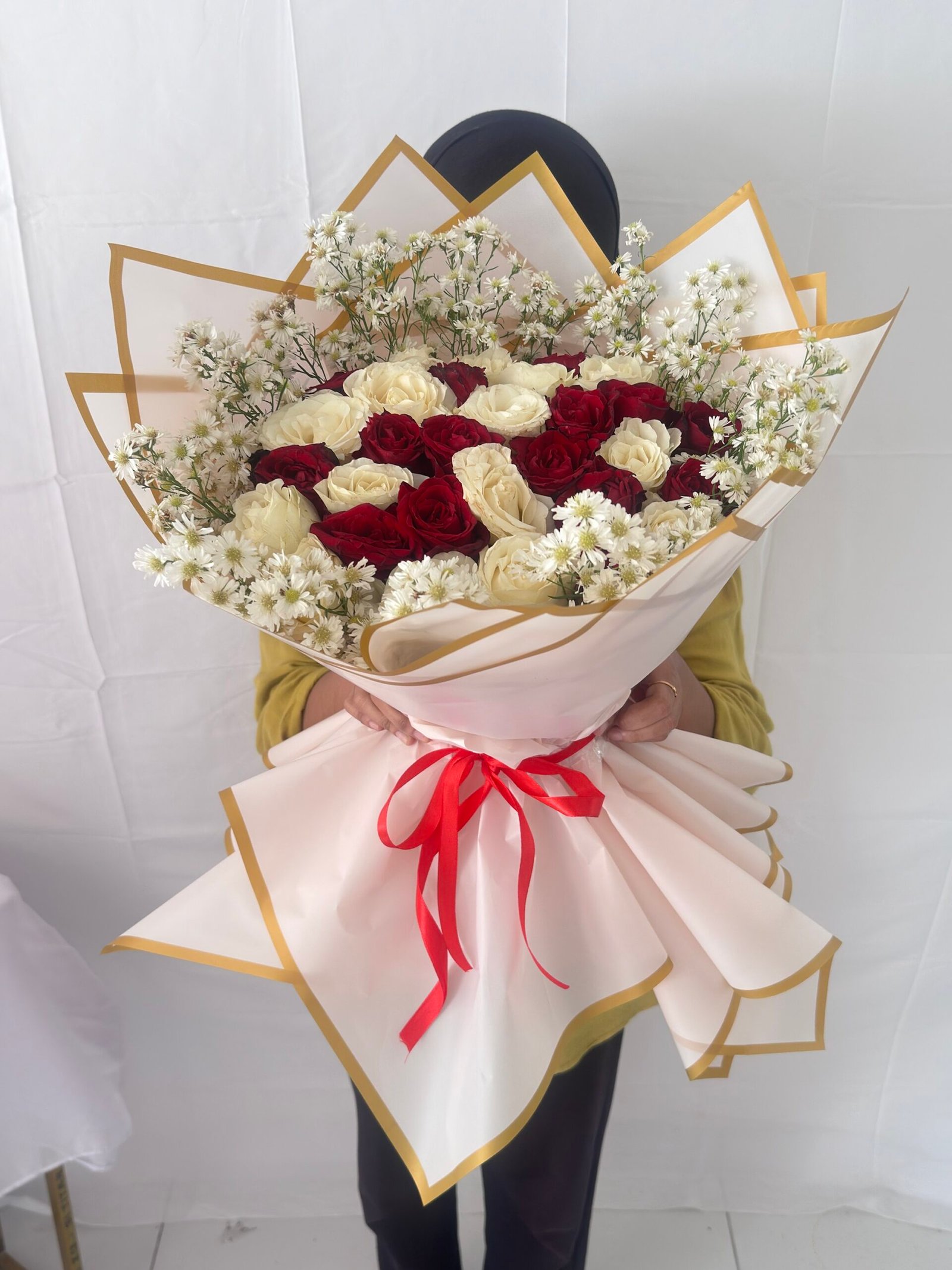 25-30 Stalks of Roses in Round Style - Image 3