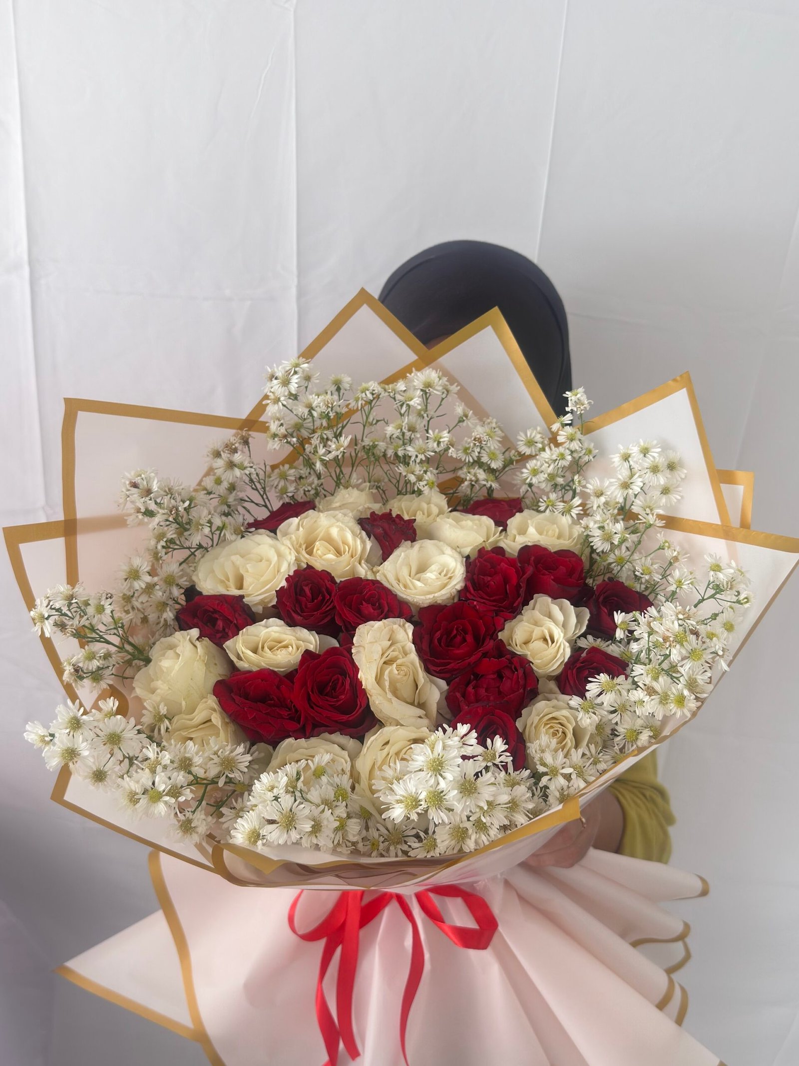 25-30 Stalks of Roses in Round Style - Image 2