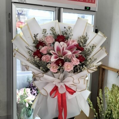 Jumbo Lily and Rose Bouquet