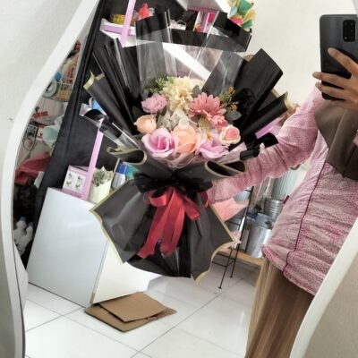 Buket Wisuda atau Ulang Tahun