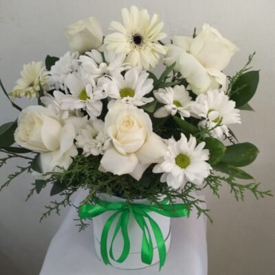 Flower Bakset White on Green
