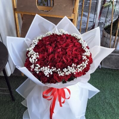 100 Stalks of Roses with Round Baby Breath